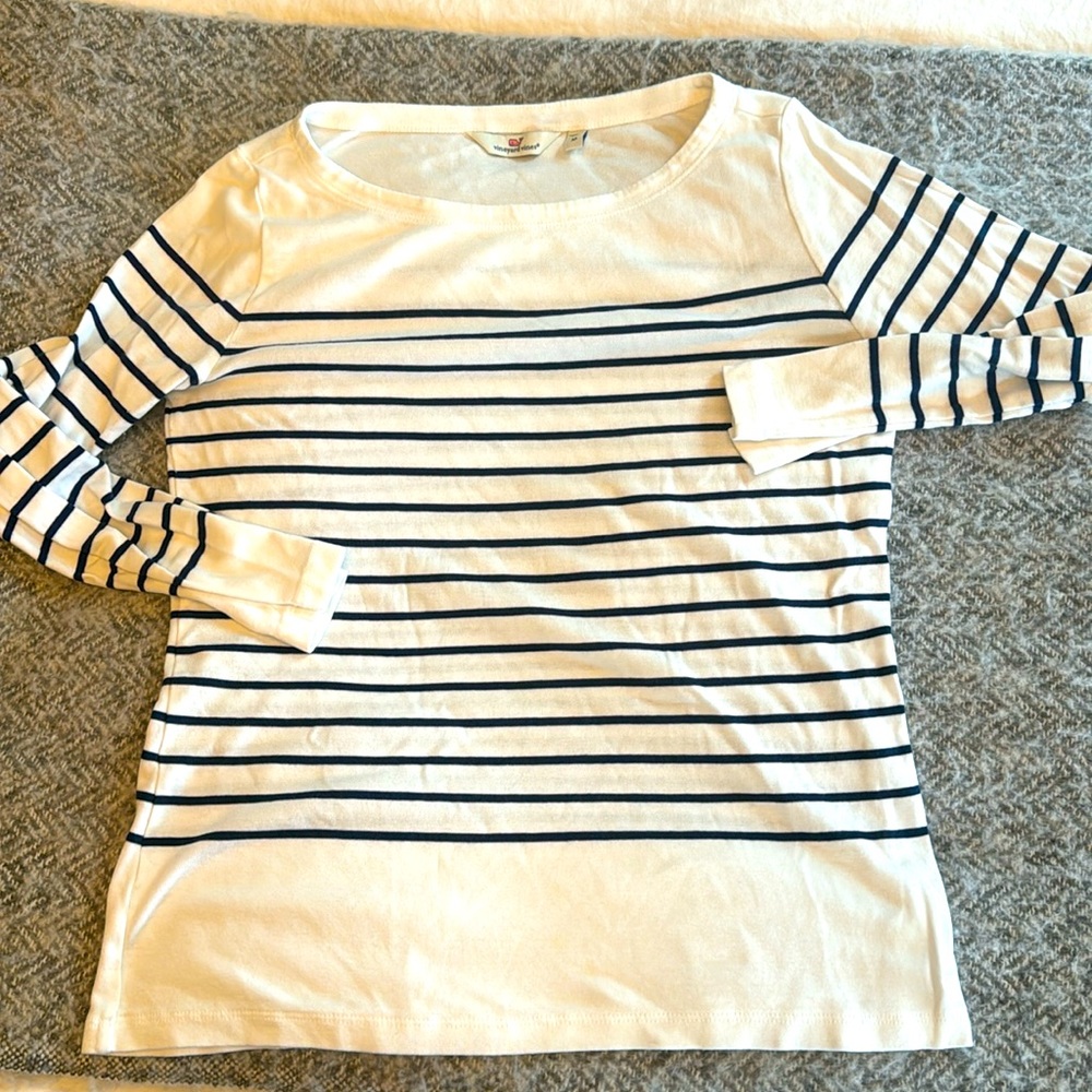 Vineyard Vines White and Navy Striped Sweater